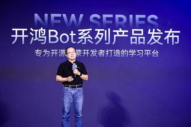 王成录，深开鸿的CEO，强调开发者是开源鸿蒙生态的核心