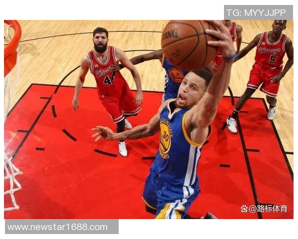 库里生涯首次恶犯！勇士24分惨负雷霆，这一战我彻底看清5名球星