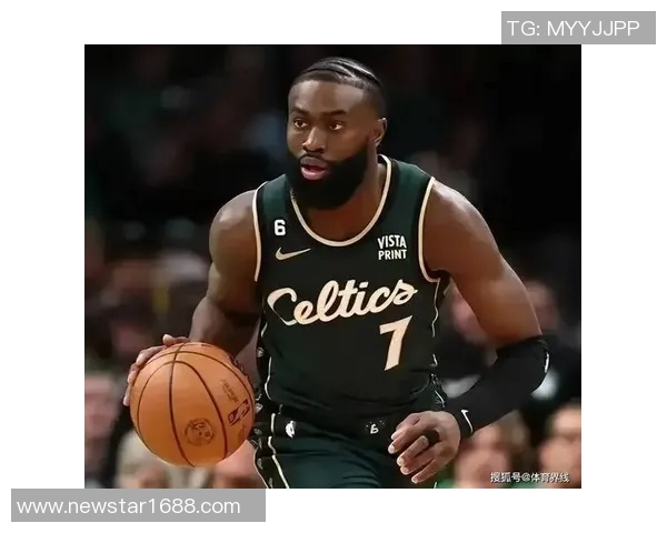 内外开花!杰伦·布朗半场10中6拿到17分 正负值+22