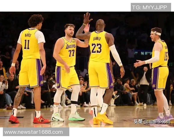 重回西部第二！詹皇还是第四节的王！东皇组合回归助湖人拿下76人