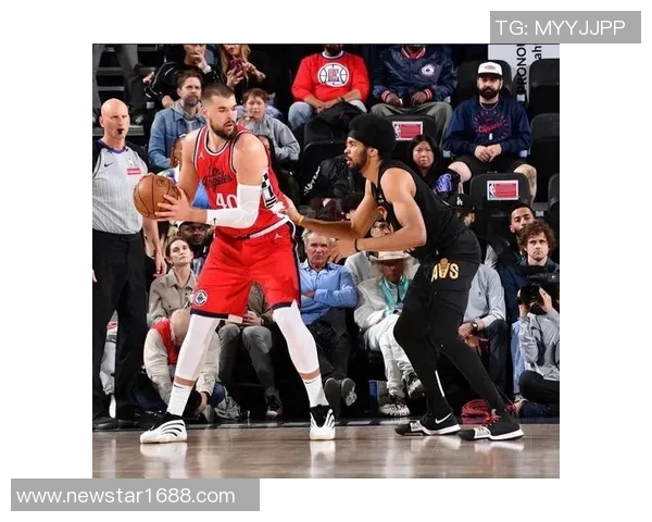 事实证明快船烂和保罗无关!弱侧没篮是根源 强侧围剿登卡随便赢